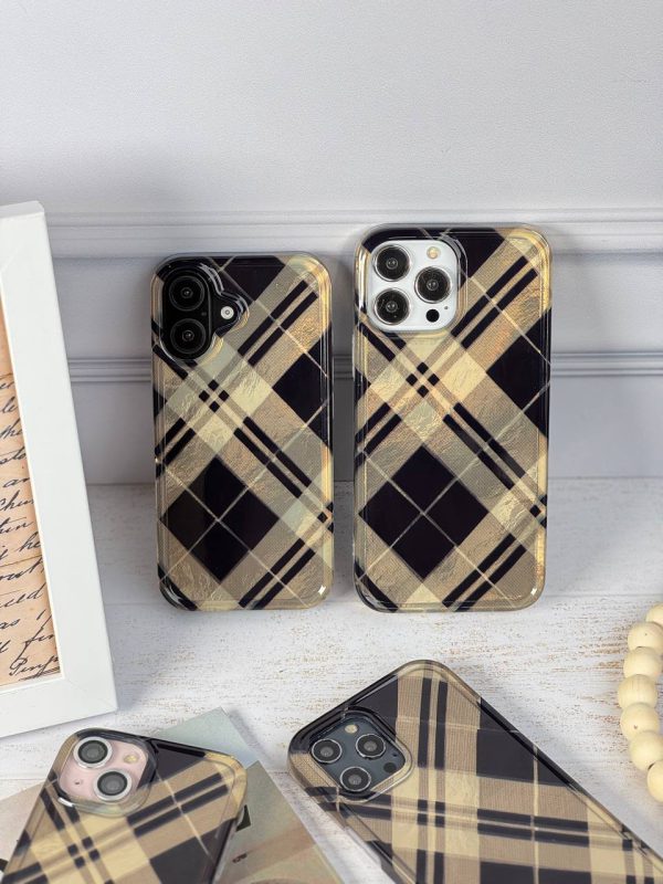 کاور بربری Birch Brown Burberry مناسب برای گوشی موبایل آیفون 16 نرمال iPhone16-