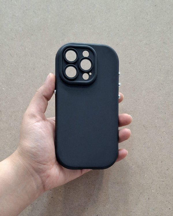 کاور Curve سالید Solid دکمه فلزی رنگ مشکی مناسب برای گوشی موبایل آیفون 15 پرو iPhone15pro-