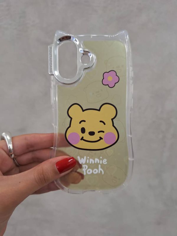 کاور گوشی موبایل آیفون 16 نرمال iPhone16- طرح وینی پو Winnie Pooh گوشدار هولوگرامی قلبی