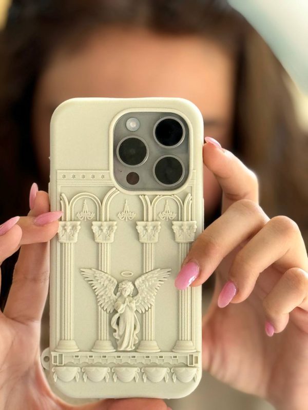 کاور فرشته سیلیکونی طرح برجسته رنگ شیری مناسب برای گوشی موبایل آیفون 16 پرو iPhone16Pro-