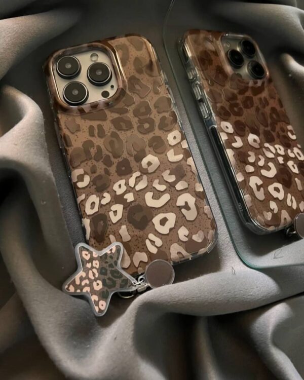 کاور گوشی موبایل آیفون 16 نرمال iPhone16- طرح پلنگی با آویز ستاره - فون چارم Leopard Star